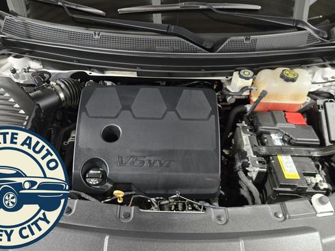 Used 2021 Chevrolet Traverse Premier image 40