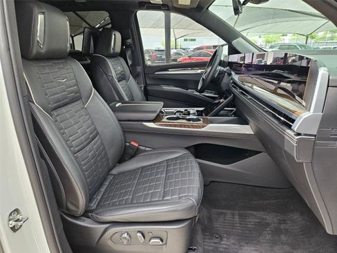 Used 2025 Cadillac Escalade Sport Platinum w/ LPO, Floor Liner Package AWD/4WD image 30