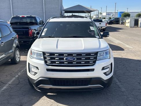 Used 2017 Ford Explorer XLT w/ Equipment Group 202A image 3