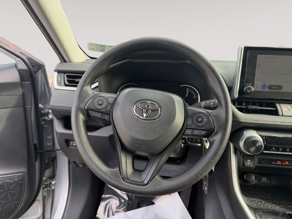 Used 2025 Toyota RAV4 LE AWD/4WD image 12