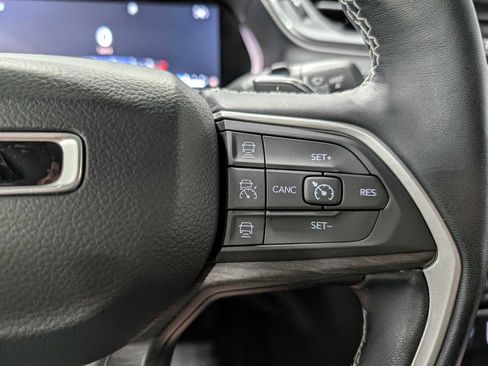 Used 2022 Jeep Grand Cherokee Limited image 30