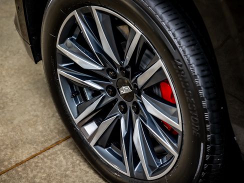 Used 2021 Cadillac Escalade Sport Platinum w/ LPO, ONYX Package image 16