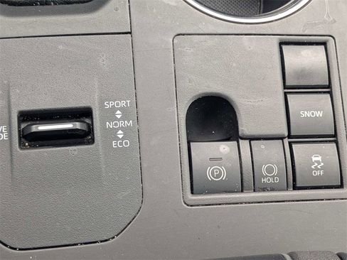 Used 2024 Toyota Highlander XLE image 23