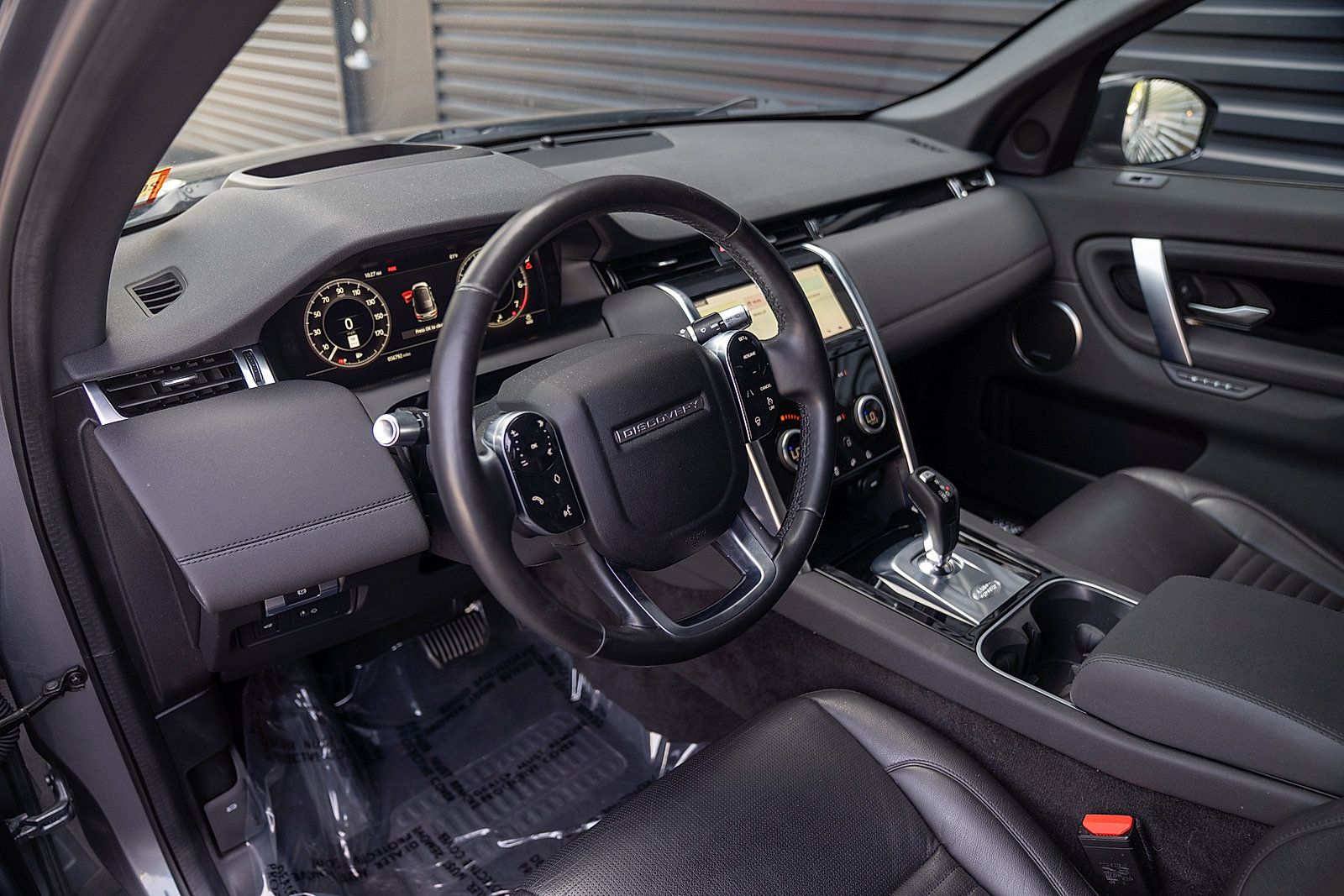 Used 2020 Land Rover Discovery Sport SE AWD/4WD image 4