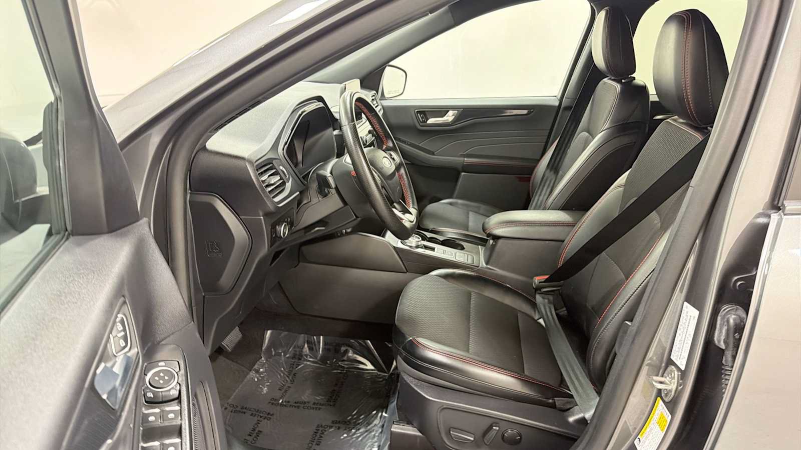 Used 2025 Ford Escape ST-Line Select AWD/4WD image 13