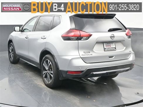 Used 2020 Nissan Rogue SV w/ Premium Package image 4