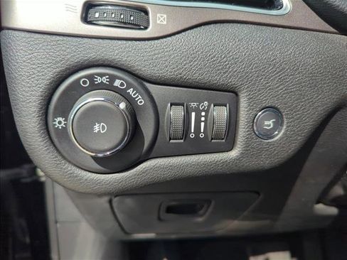 Used 2020 Jeep Cherokee Limited image 24