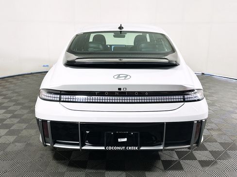 Used 2024 Hyundai Ioniq 6 SE RWD image 4