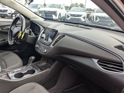 Used 2019 Chevrolet Malibu RS image 27