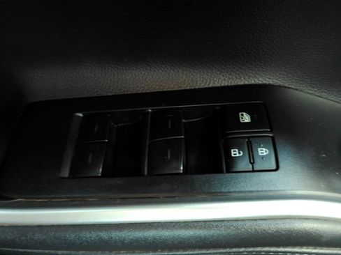 Used 2021 Toyota Highlander XLE image 39