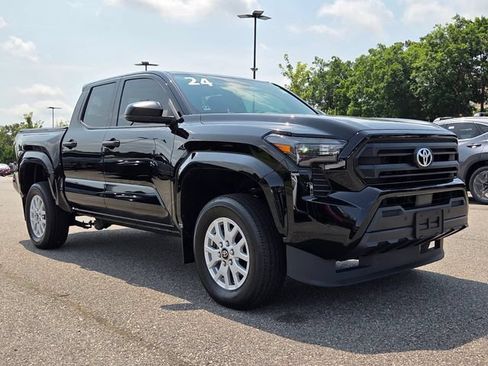Used 2024 Toyota Tacoma SR w/ SR Upgrade Package AWD/4WD image 7