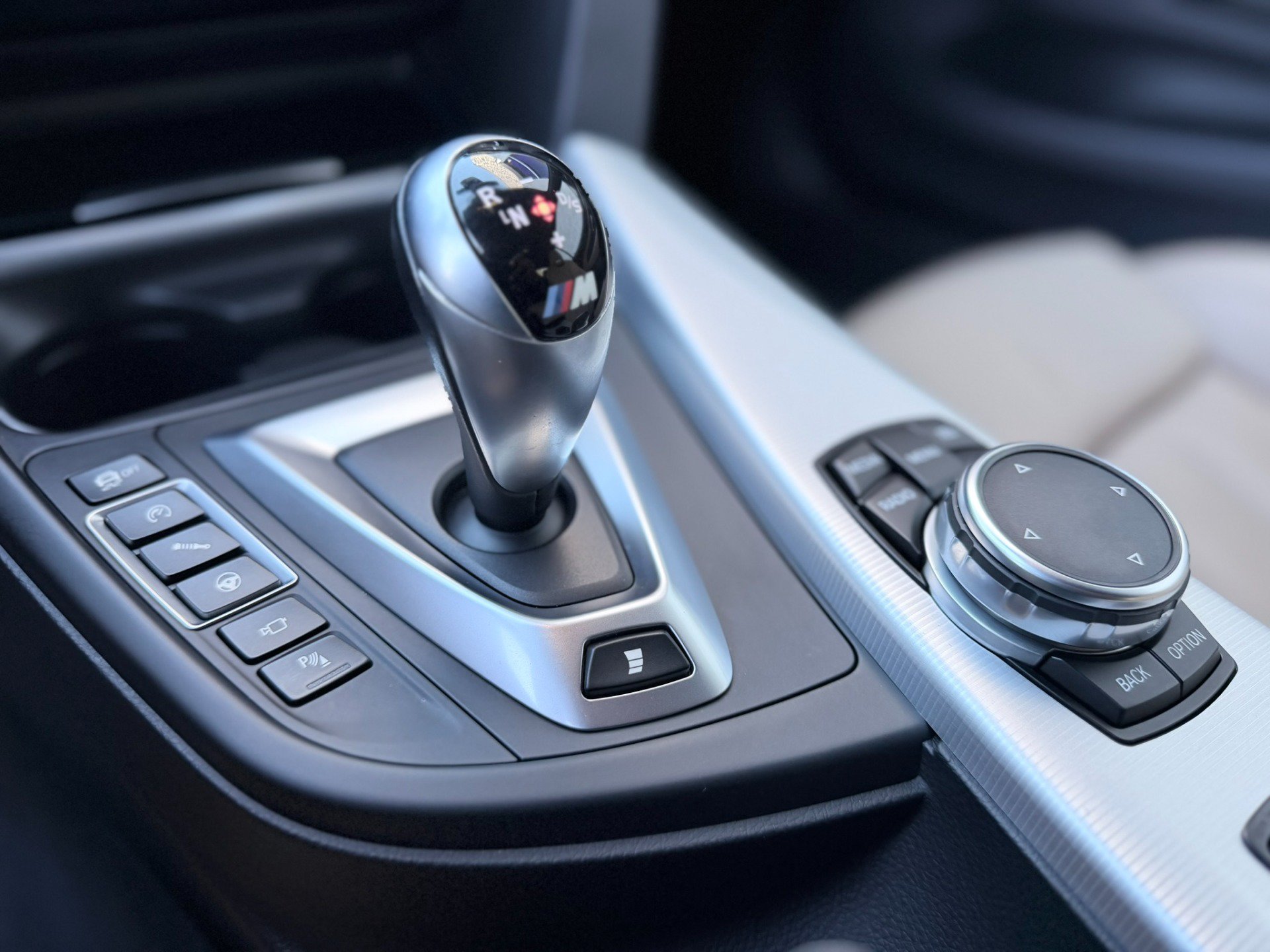 Used 2015 BMW M4 Convertible RWD image 28