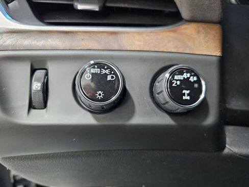 Used 2019 Cadillac Escalade Luxury AWD/4WD image 30