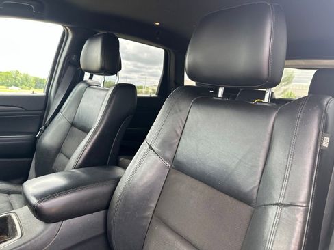 Used 2020 Jeep Grand Cherokee Altitude RWD image 8