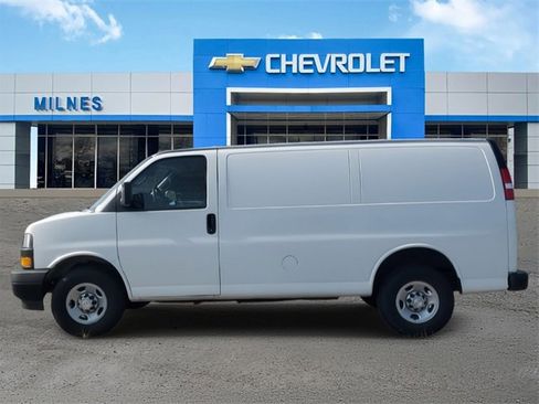 Used 2021 Chevrolet Express 2500 w/ Driver Convenience Package image 4