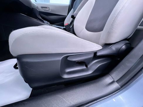 Used 2022 Toyota Corolla LE FWD image 13