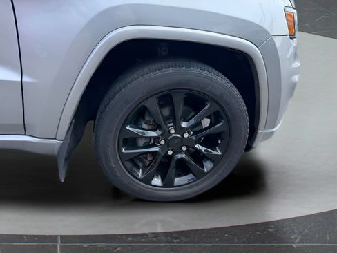 Used 2020 Jeep Grand Cherokee Altitude AWD/4WD image 13