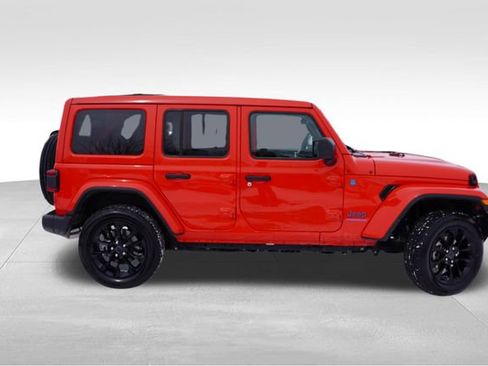 Certified 2025 Jeep Wrangler Unlimited Sahara w/ Safety Group AWD/4WD image 4