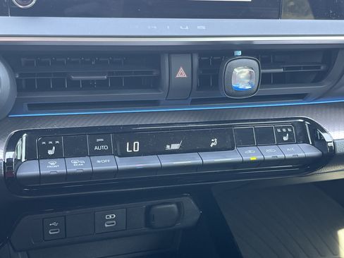 Used 2023 Toyota Prius XLE image 5