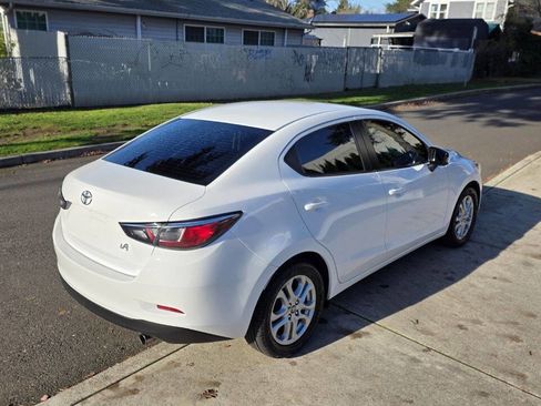 Used 2017 Toyota Yaris iA image 6