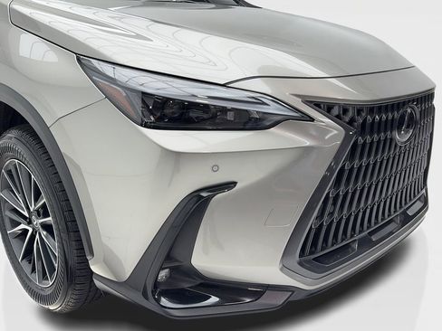 Used 2025 Lexus NX 250 FWD w/ Towing Package (2000 Lbs) image 3