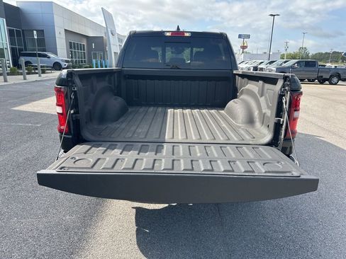Used 2025 RAM 1500 Big Horn AWD/4WD image 10