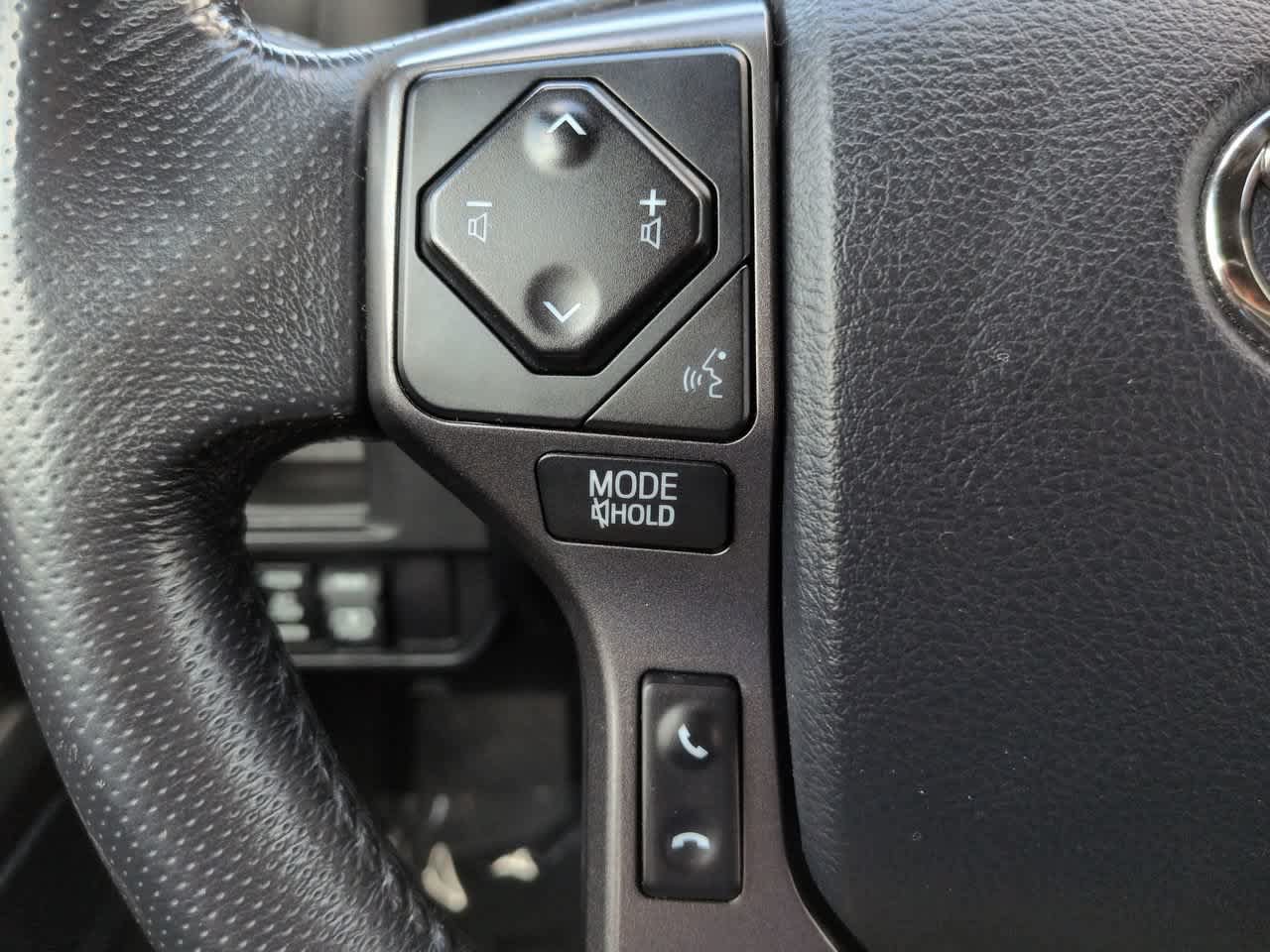 Used 2017 Toyota Tacoma TRD Sport w/ Tow Package (A/T) AWD/4WD image 23