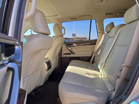 Used 2016 Lexus GX 460 w/ Premium Package AWD/4WD image 13