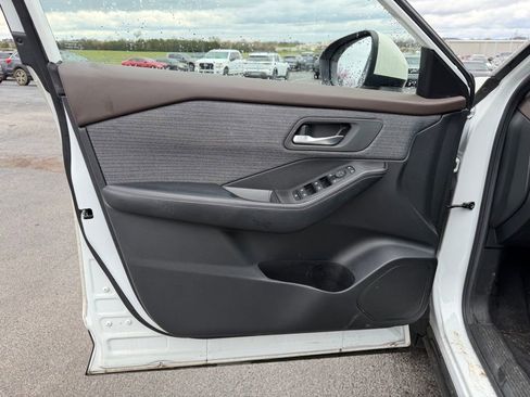 Used 2023 Nissan Rogue SV image 12