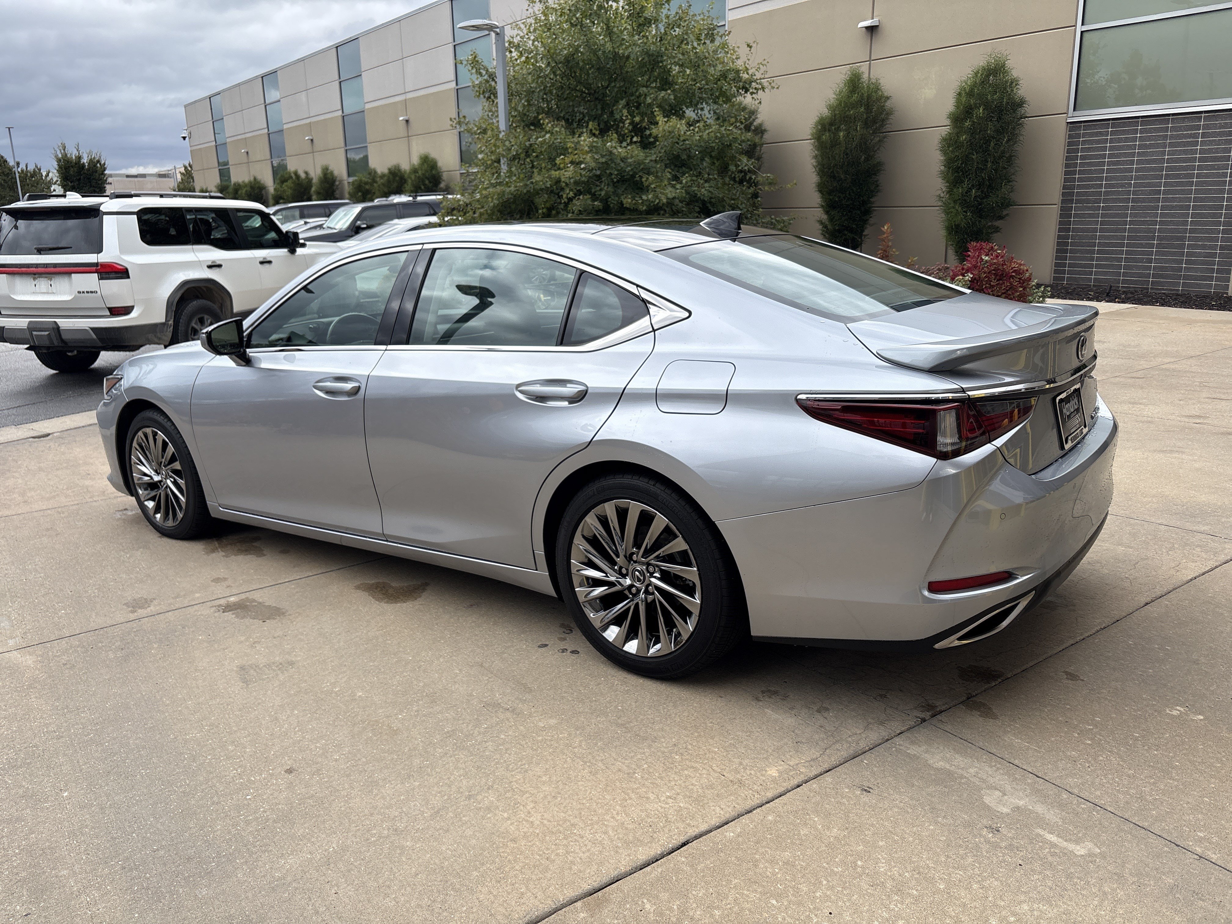 Used 2025 Lexus ES 350 Ultra Luxury w/ Accessory Package (Z2) FWD image 8