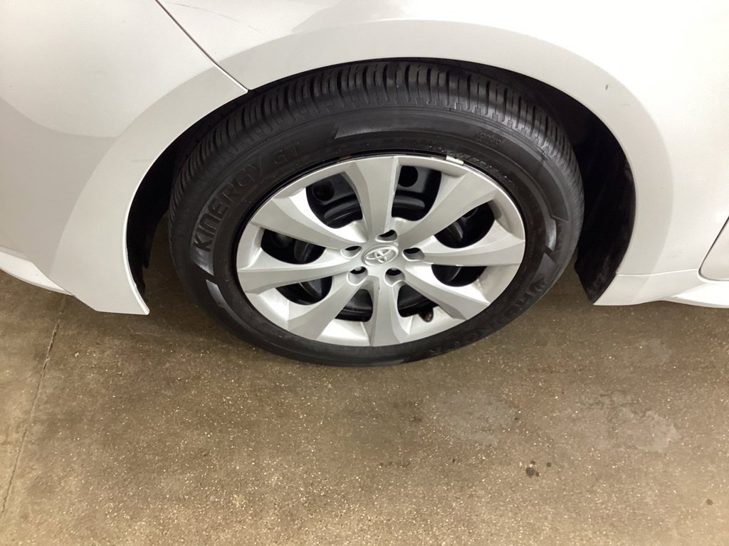 Used 2025 Toyota Corolla LE FWD image 29