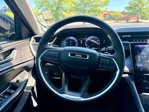 Used 2023 Jeep Grand Cherokee L Limited w/ Luxury Tech Group II AWD/4WD image 20