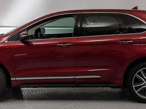 Certified 2019 Ford Edge Titanium w/ Equipment Group 301A AWD/4WD image 5