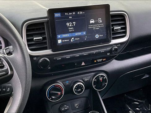 Used 2021 Hyundai Venue SE image 10