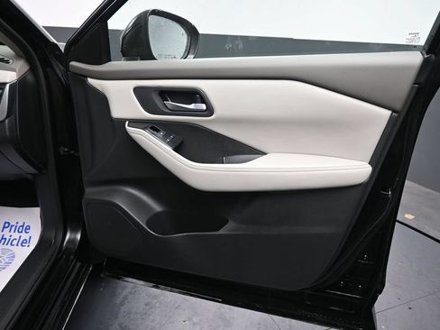 Used 2025 Nissan Rogue SV FWD image 18