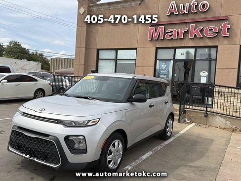 Used 2021 Kia Soul LX FWD image 1
