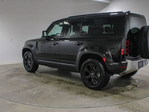 Used 2025 Land Rover Defender 110 S AWD/4WD image 3