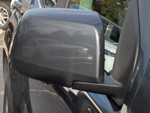 Certified 2016 GMC Canyon SLE w/ SLE Convenience Package image 11