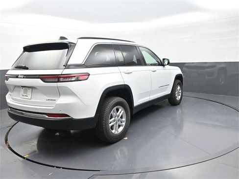New 2025 Jeep Grand Cherokee Laredo image 7