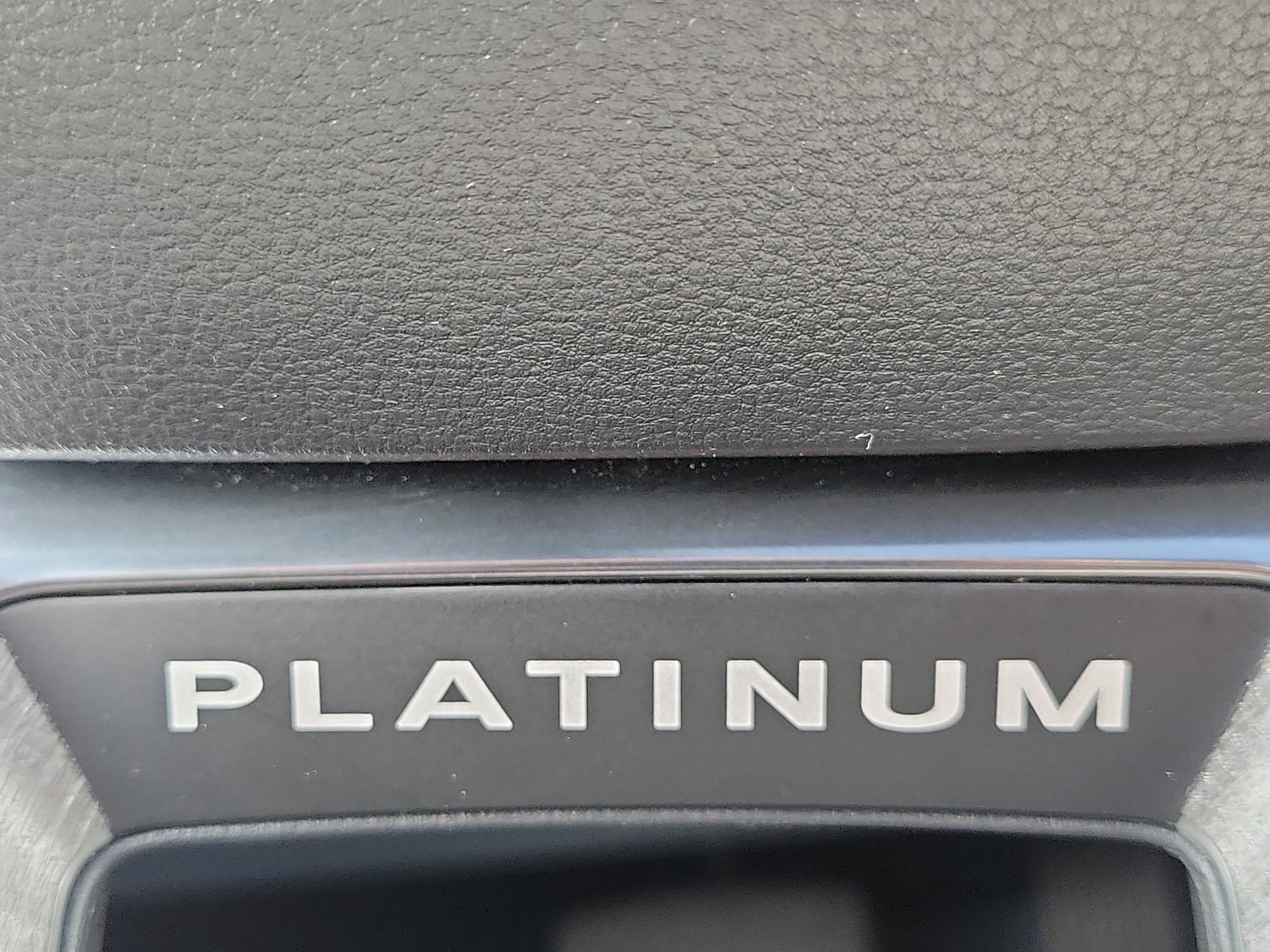 Used 2025 Ford F250 Platinum w/ FX4 Off-Road Package AWD/4WD image 27