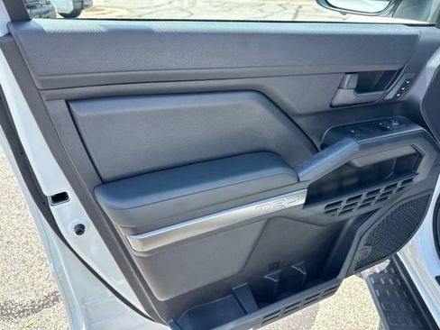 Used 2026 Toyota 4Runner TRD Off-Road Premium AWD/4WD image 12