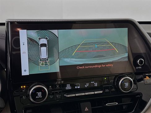 Used 2023 Toyota Highlander Platinum image 16