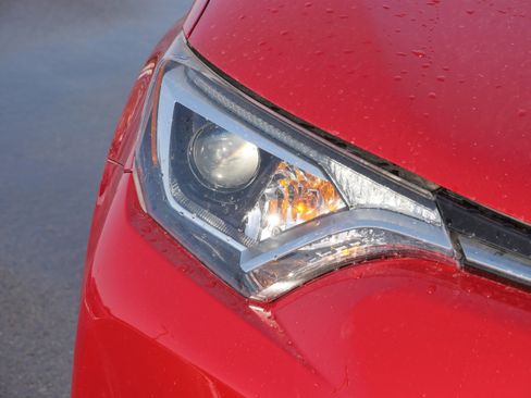 Used 2016 Toyota RAV4 LE image 16