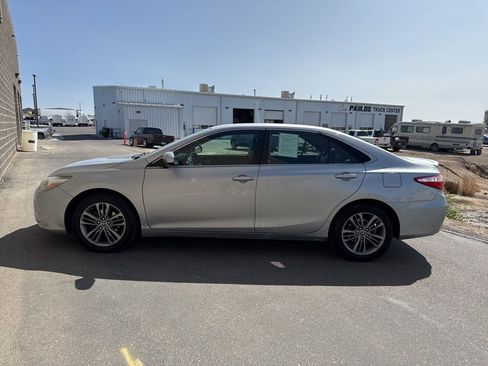 Used 2016 Toyota Camry SE image 6