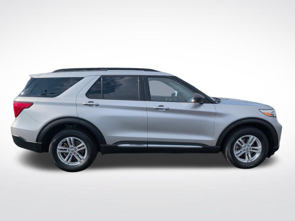 Used 2020 Ford Explorer XLT w/ Comfort Package AWD/4WD image 9