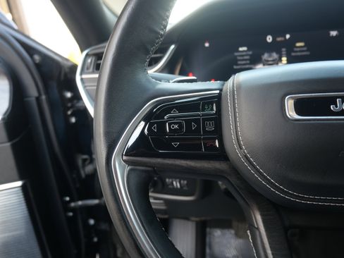 Used 2022 Jeep Grand Cherokee Overland w/ Luxury Tech Group IV image 22