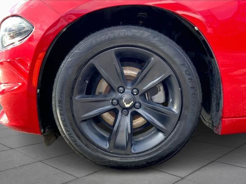 Used 2015 Dodge Charger SXT w/ Driver Confidence Group image 10