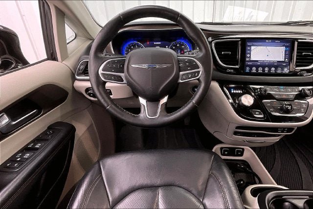 Used 2019 Chrysler Pacifica Touring-L Plus w/ Advanced Safetytec Group FWD image 5