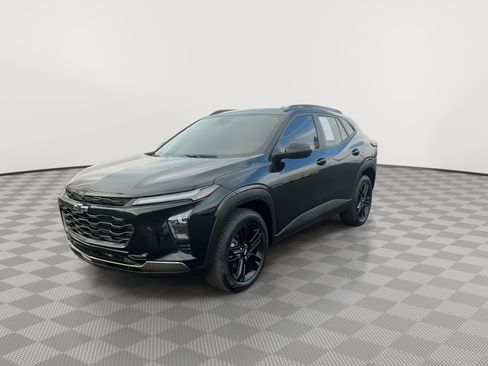 Used 2025 Chevrolet Trax ACTIV w/ Sunroof Package image 4