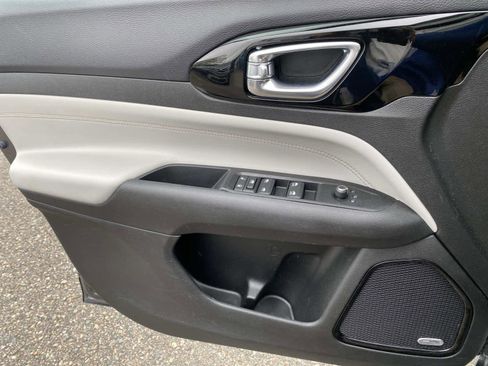 Certified 2022 Jeep Compass Limited w/ Sun and Sound Group image 21